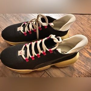 Puma sneakers size 7